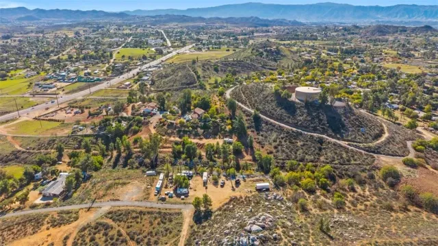 a view of residential houses with outdoor space