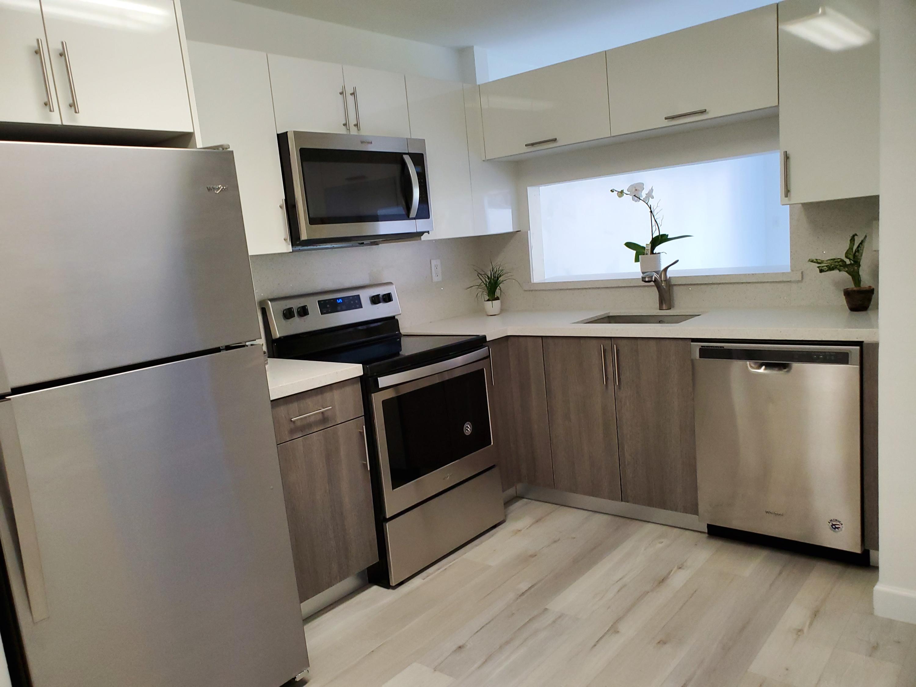 8957 Southwest 21st Court, Unit D Boca Raton, FL 33433 - Photo 5 of 25 KITCHEN 2