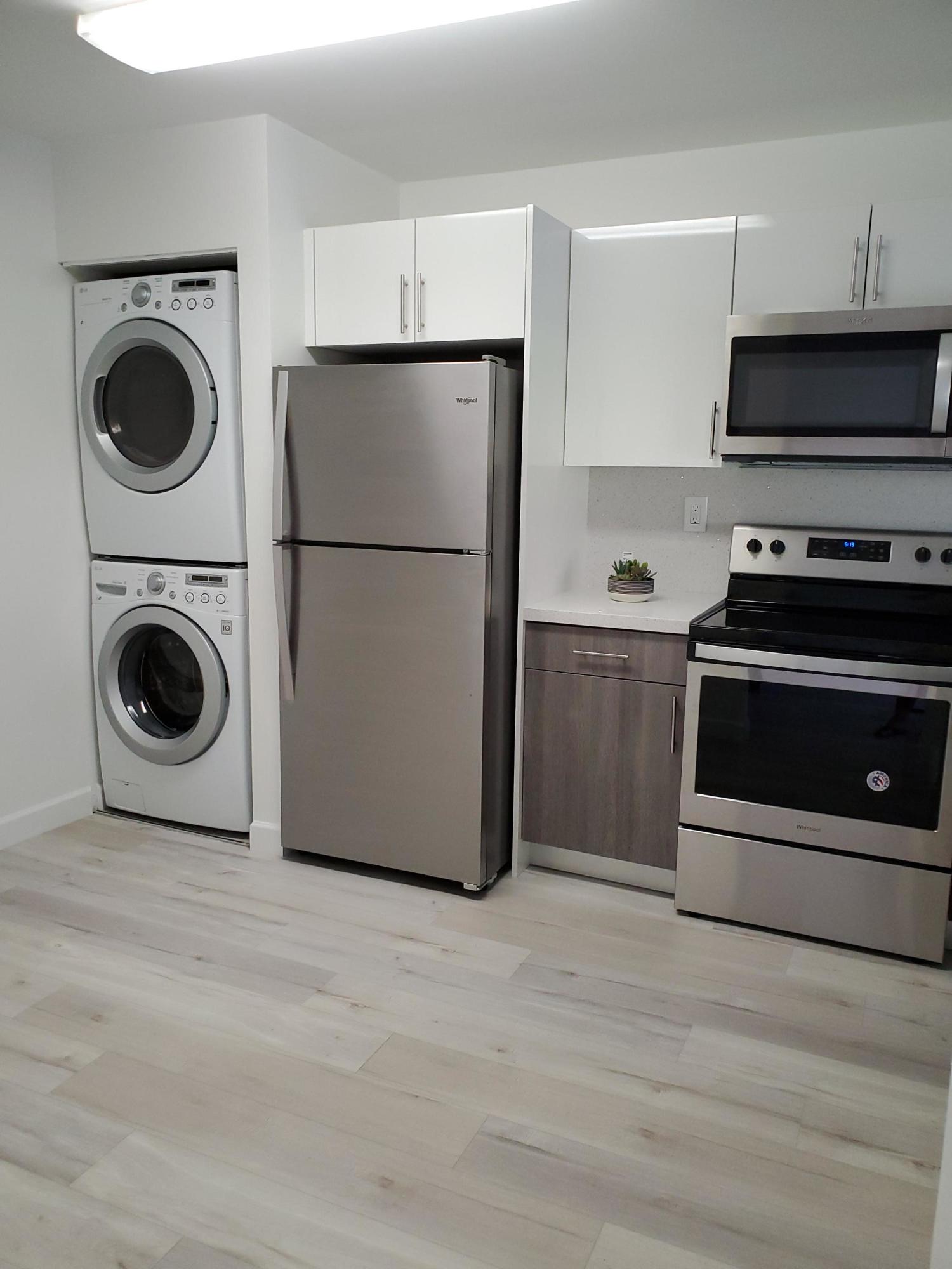 8957 Southwest 21st Court, Unit D Boca Raton, FL 33433 - Photo 6 of 25 KITCHEN 3