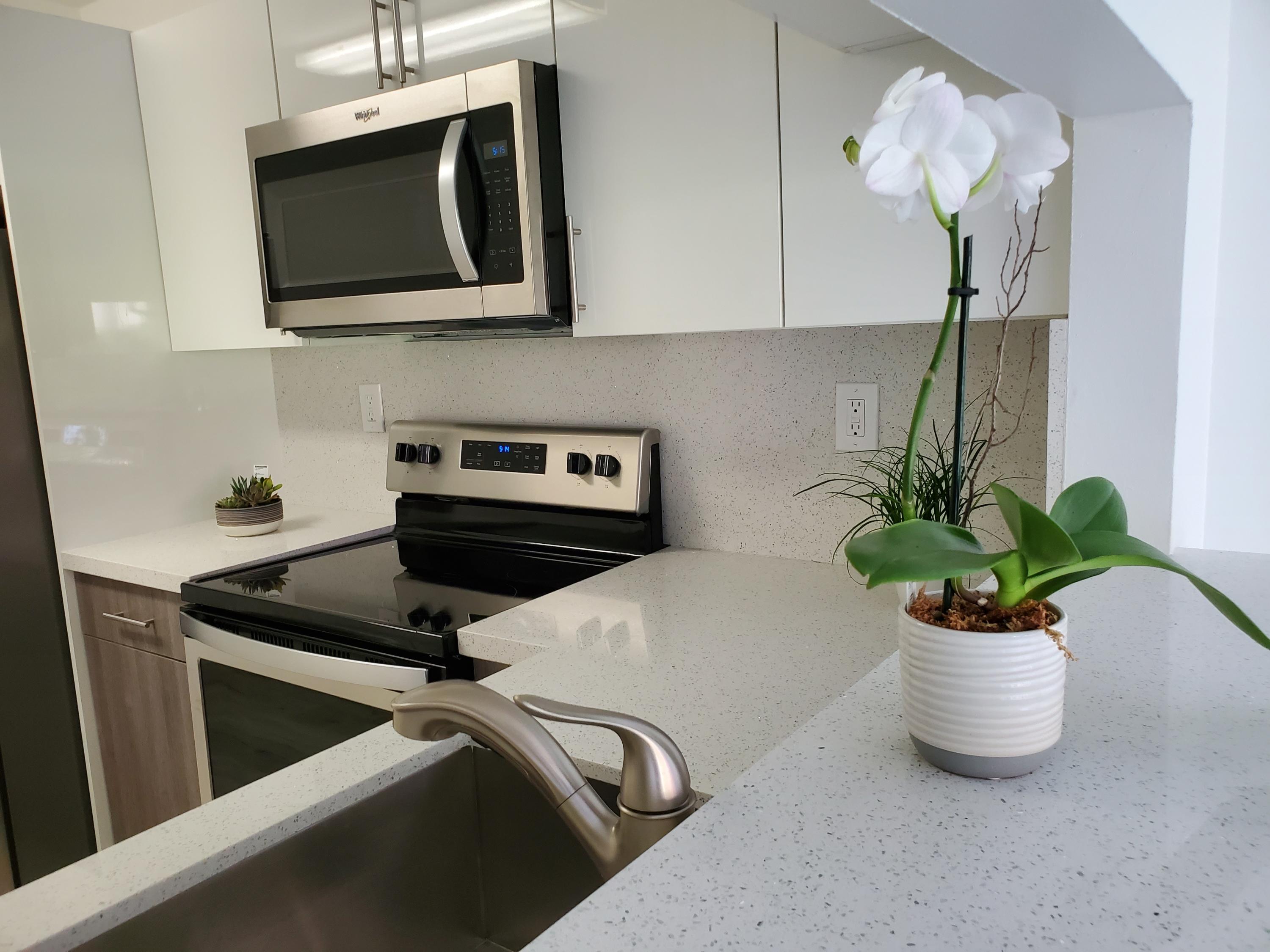 8957 Southwest 21st Court, Unit D Boca Raton, FL 33433 - Photo 7 of 25 KITCHEN 4