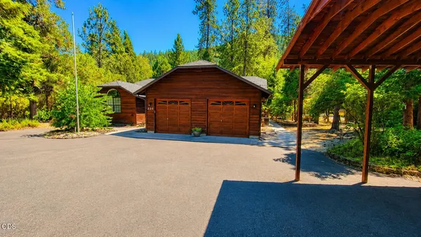 $533,000 | 220 Osprey Glen Lane, Grants Pass, OR 97526