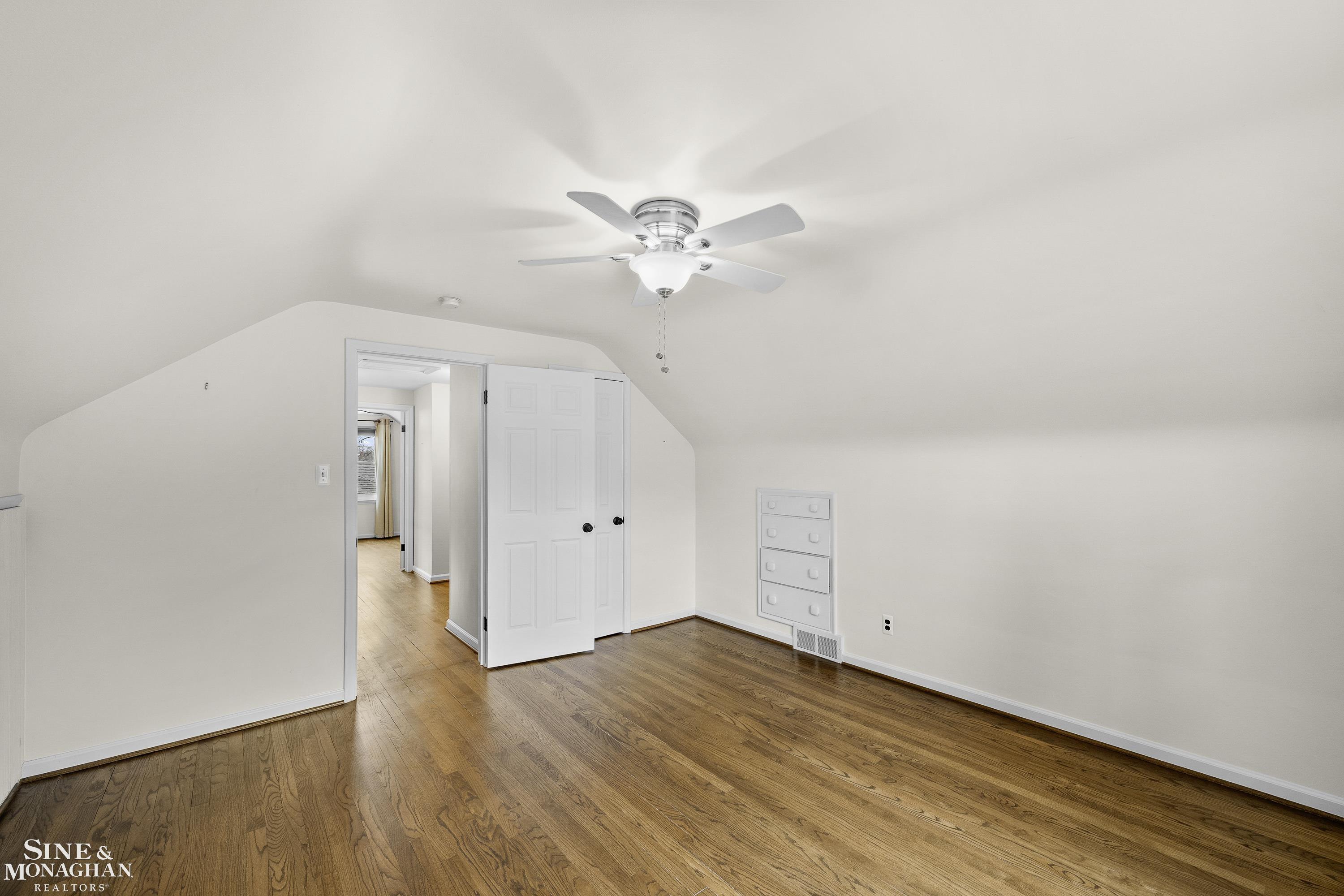 325 Stephens Road Grosse Pointe, MI 48236 - Photo 22 of 41 50171807-b392fc86-5693-4f7f-8f83-da930a4e4934.JPG