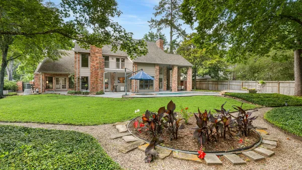 $1,440,000 | 18 Golden Sunset Circle, The Woodlands, TX 77381