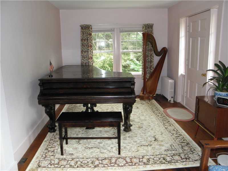 14 Ridge Road Bristol, RI 02809 - Photo 7 of 21 Entry. Front Entry