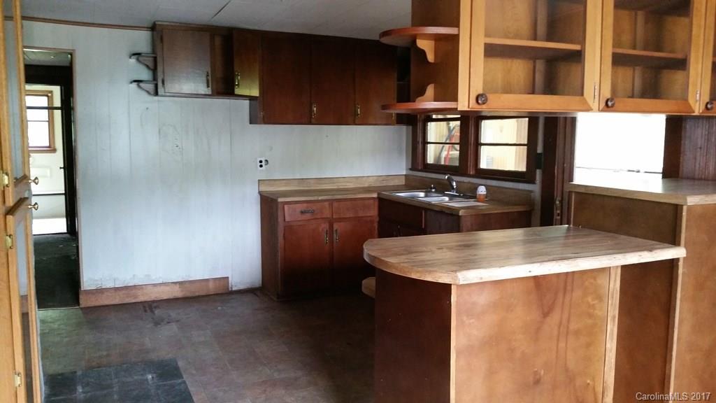 27 Streater Road Sylva, NC 28779 - Photo 3 of 11 Gallery Image 3