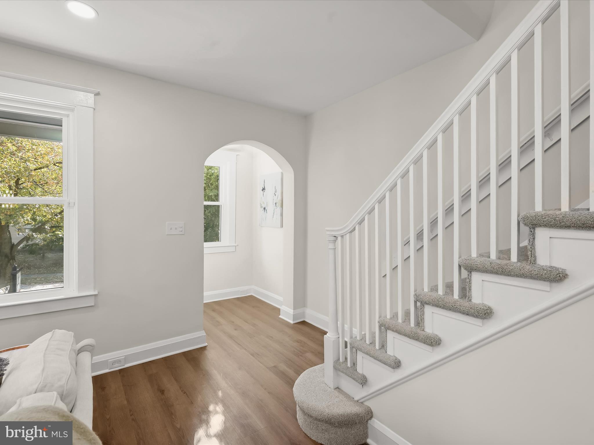 614 Stamford Road Baltimore, MD 21229 - Photo 6 of 48 Entry - Arched Doorway