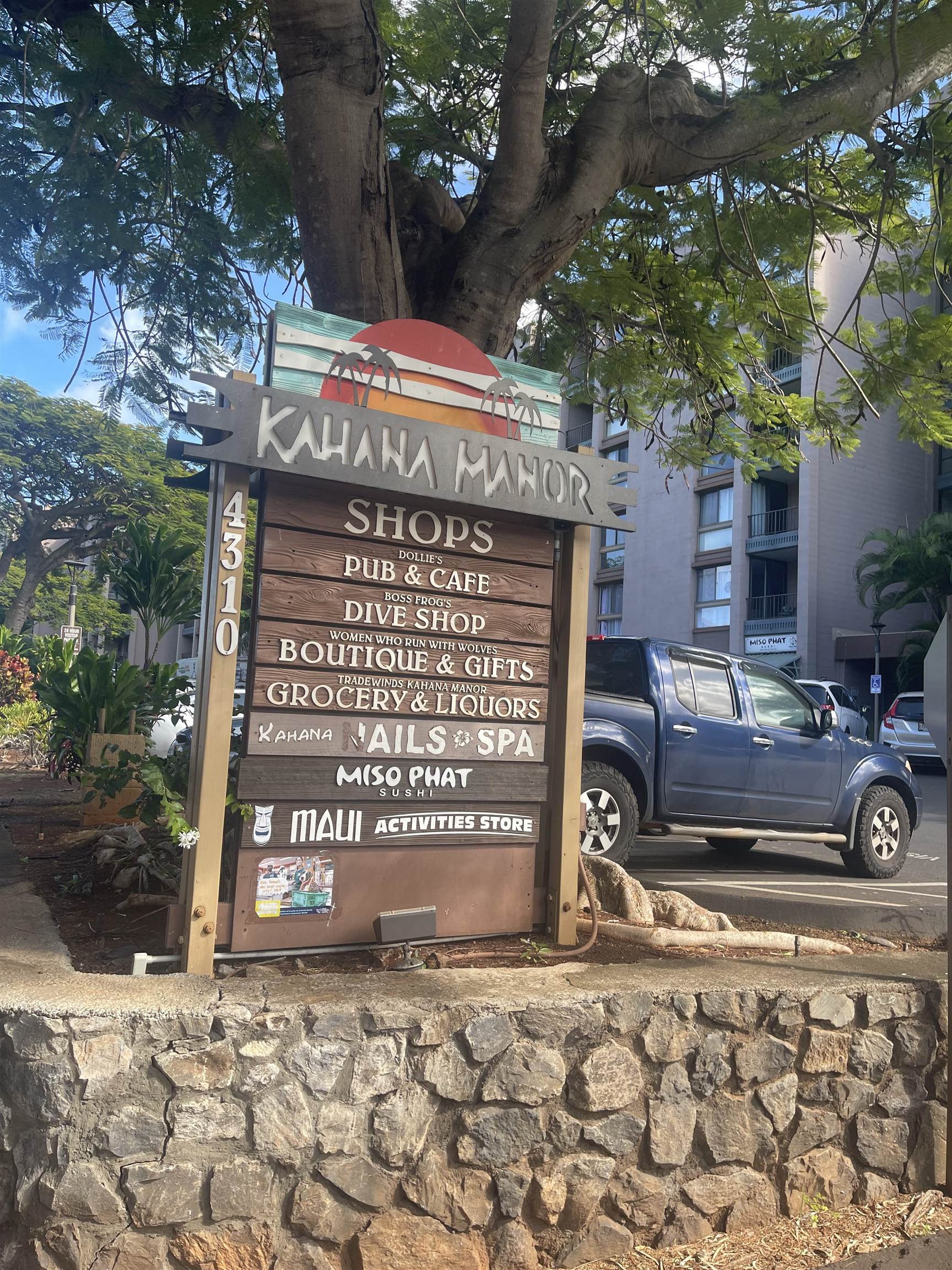 4310 Lower Honoapiilani Road, Unit 516 Lahaina, HI 96761 - Photo 12 of 16 a sign on the side of a building