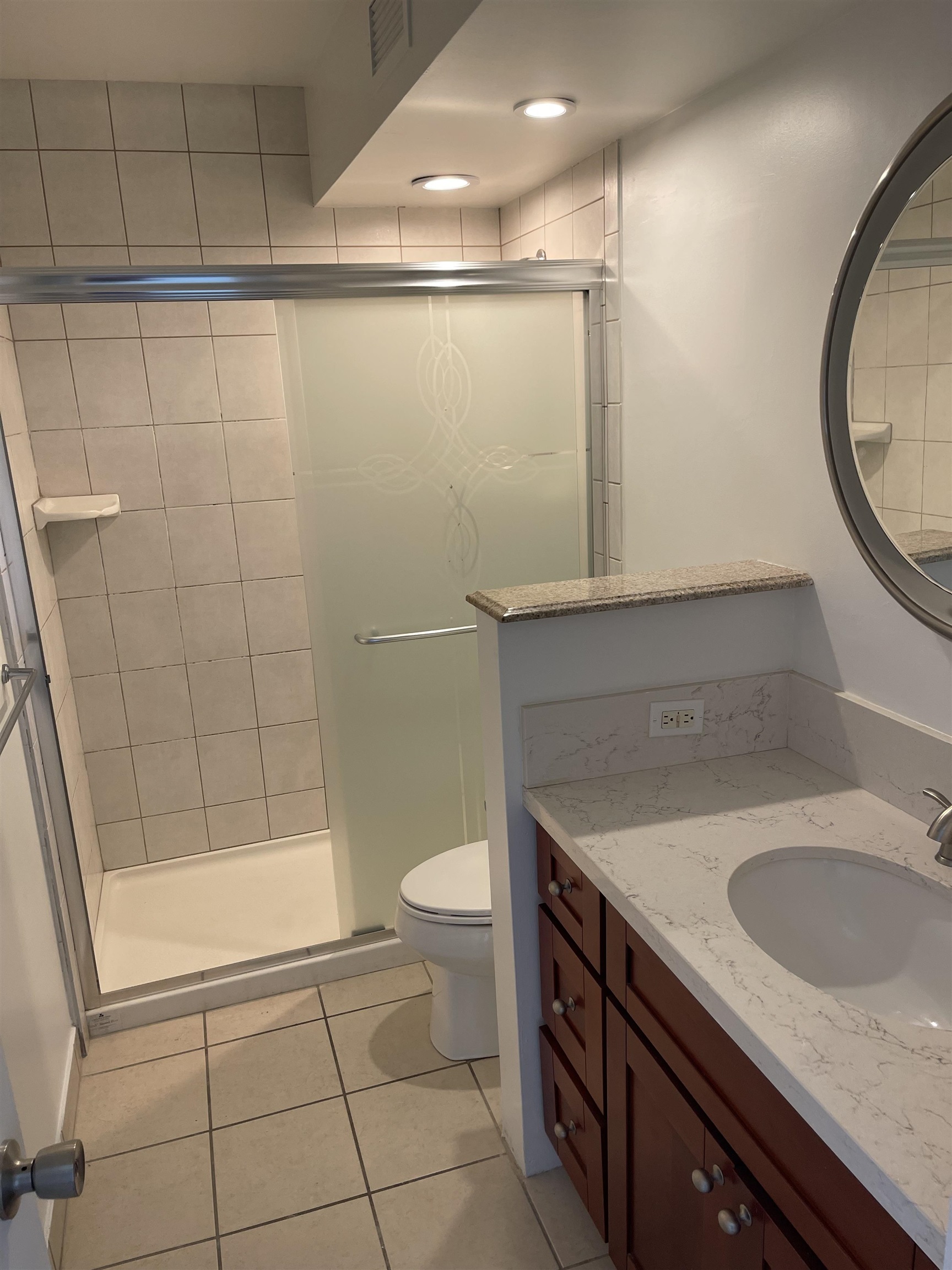 4310 Lower Honoapiilani Road, Unit 516 Lahaina, HI 96761 - Photo 9 of 16 a bathroom with a sink a toilet and a shower