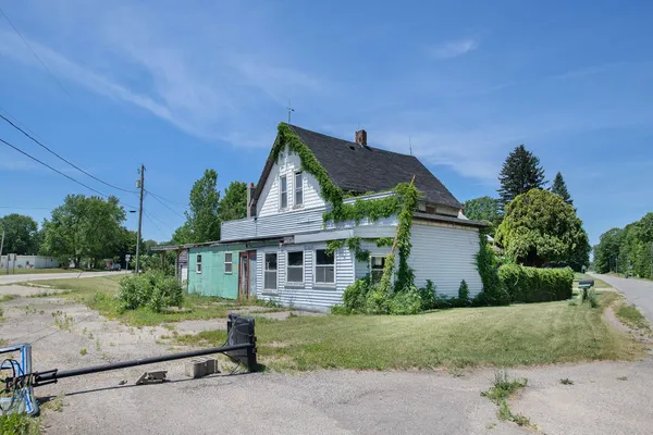 $349,900 | 68022 Highway 43, South Haven, MI 49090