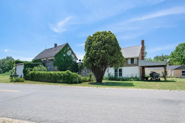 $349,900 | 68022 Highway 43, South Haven, MI 49090