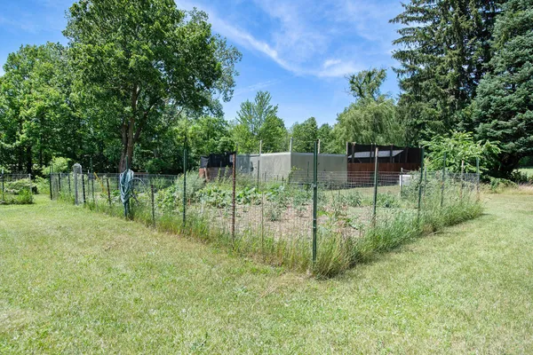 $349,900 | 68022 Highway 43, South Haven, MI 49090