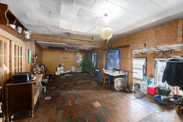$349,900 | 68022 Highway 43, South Haven, MI 49090