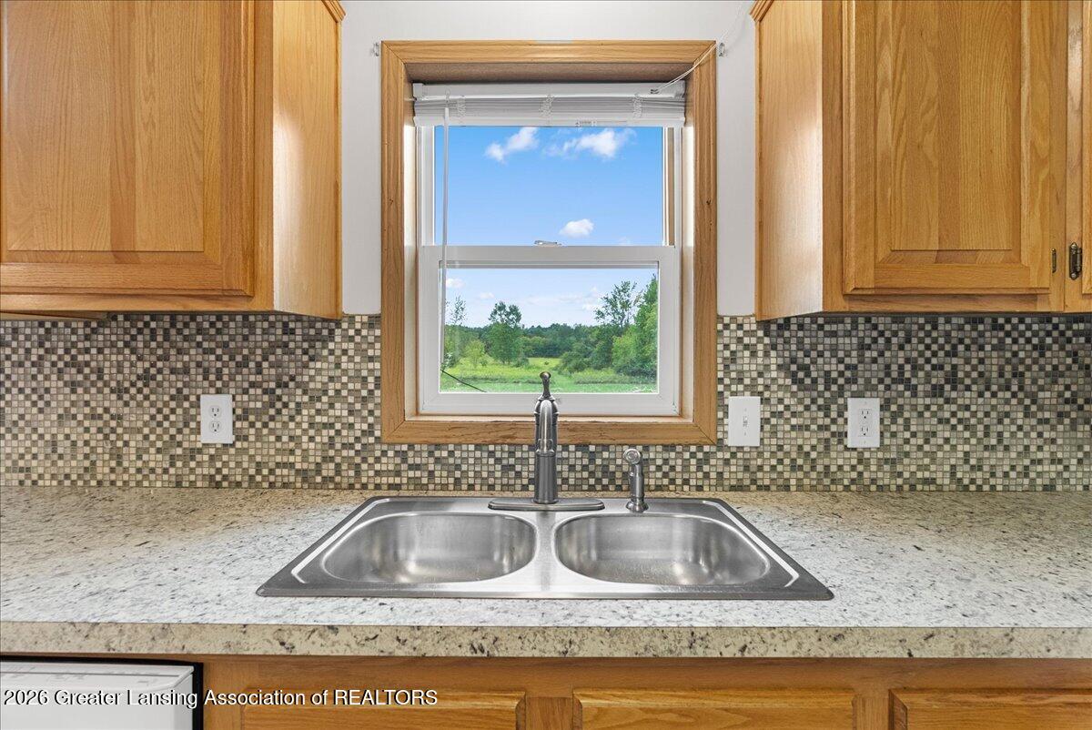 10586 Williams Road Dewitt, MI 48820 - Photo 25 of 47 25-Media Jett -31