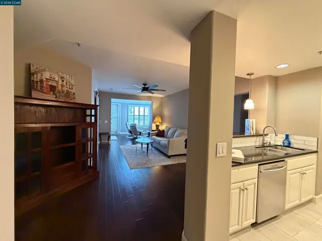 $940,000 | 1800-1800 Alma Avenue, Unit 402, Walnut Creek, CA 94596