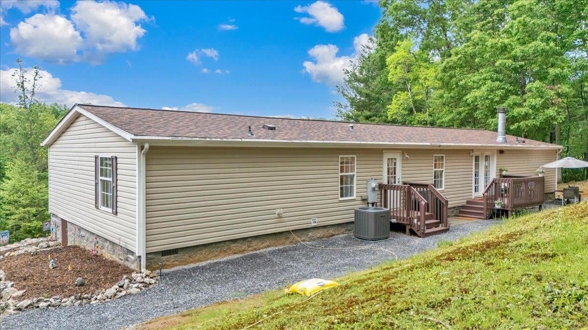 151 Perdue Road Staffordsville, VA 24167 - Photo 4 of 65 Gallery Image 4