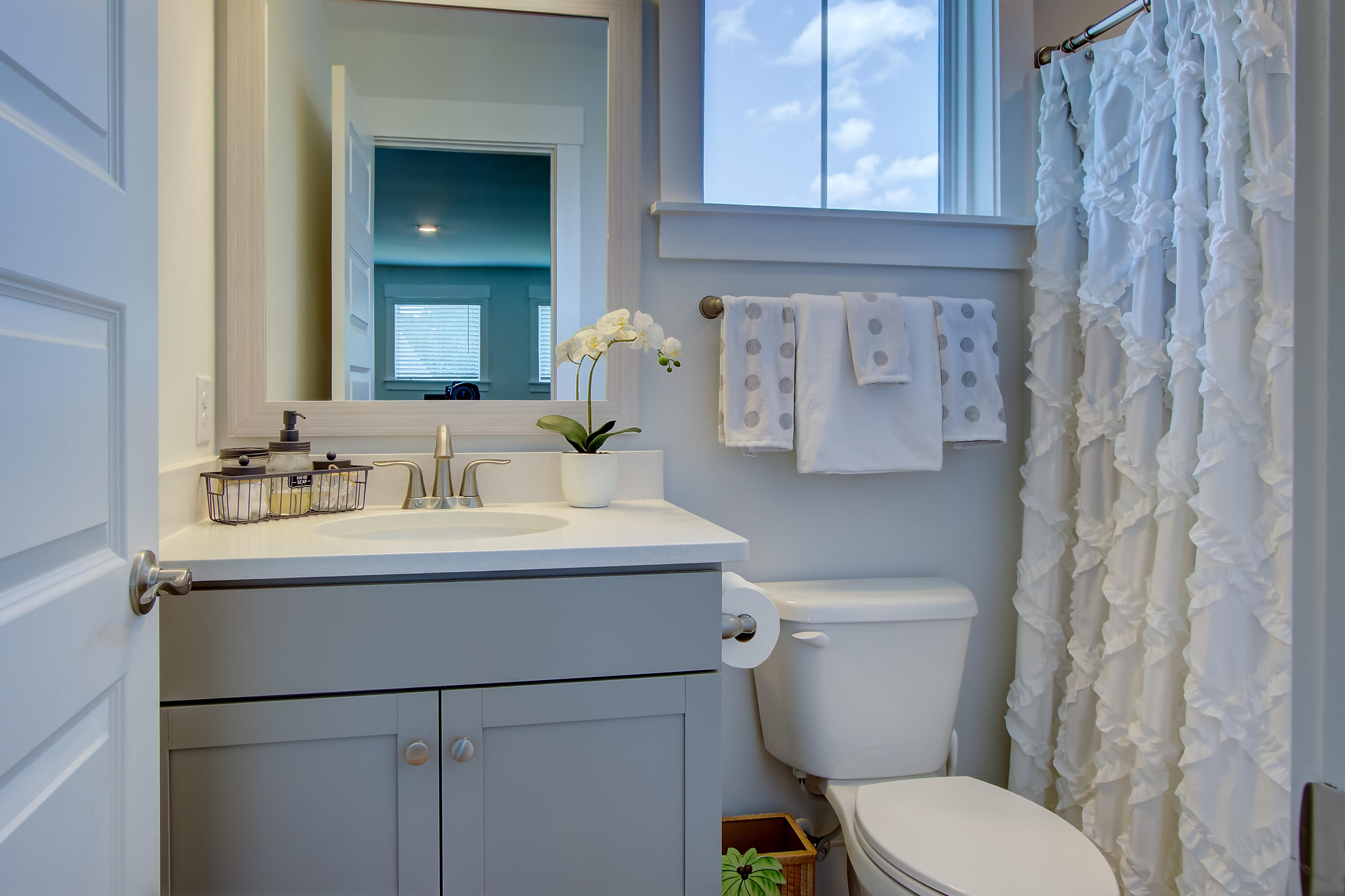 3539 Habenaria Road, Unit 28 Mount Pleasant, SC 29466 - Photo 31 of 32 Guest Bath-2-Up