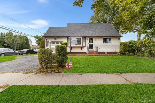 $710,000 | 121 Thomas Avenue, Bethpage, NY 11714