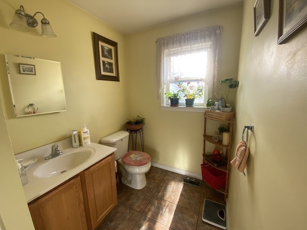 192 Vale Street Fall River, MA 02724 - Photo 12 of 21