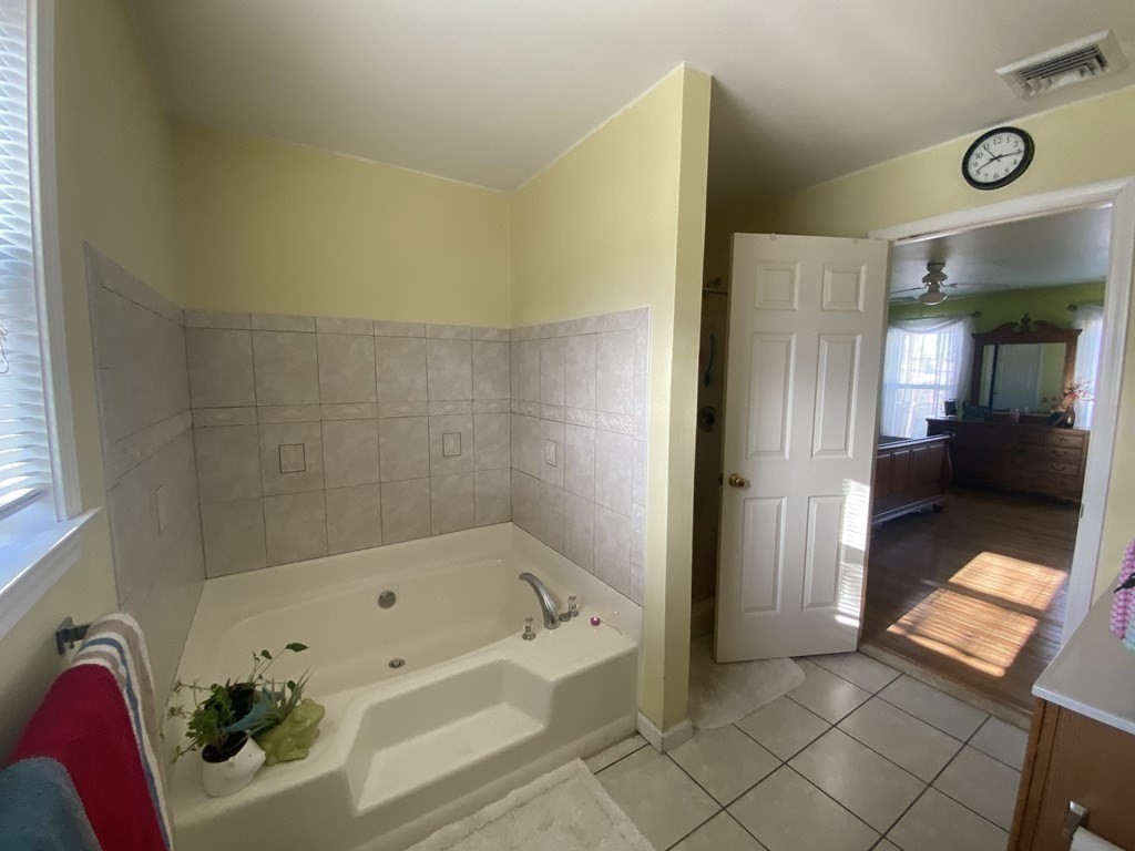 192 Vale Street Fall River, MA 02724 - Photo 10 of 21