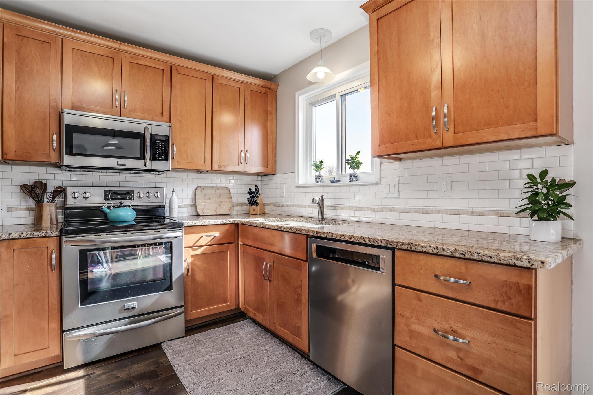 2063 Warrington Road Rochester, MI 48307 - Photo 13 of 32 Gallery Image 13