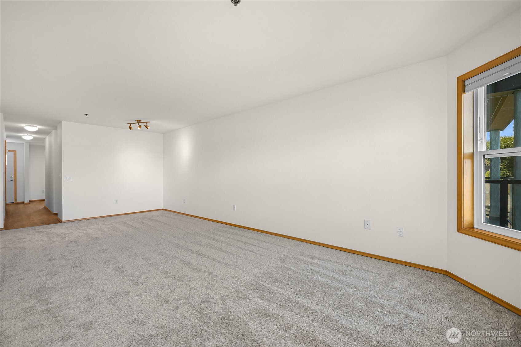 705 North State Street, Unit 301 Bellingham, WA 98225 - Photo 10 of 31
