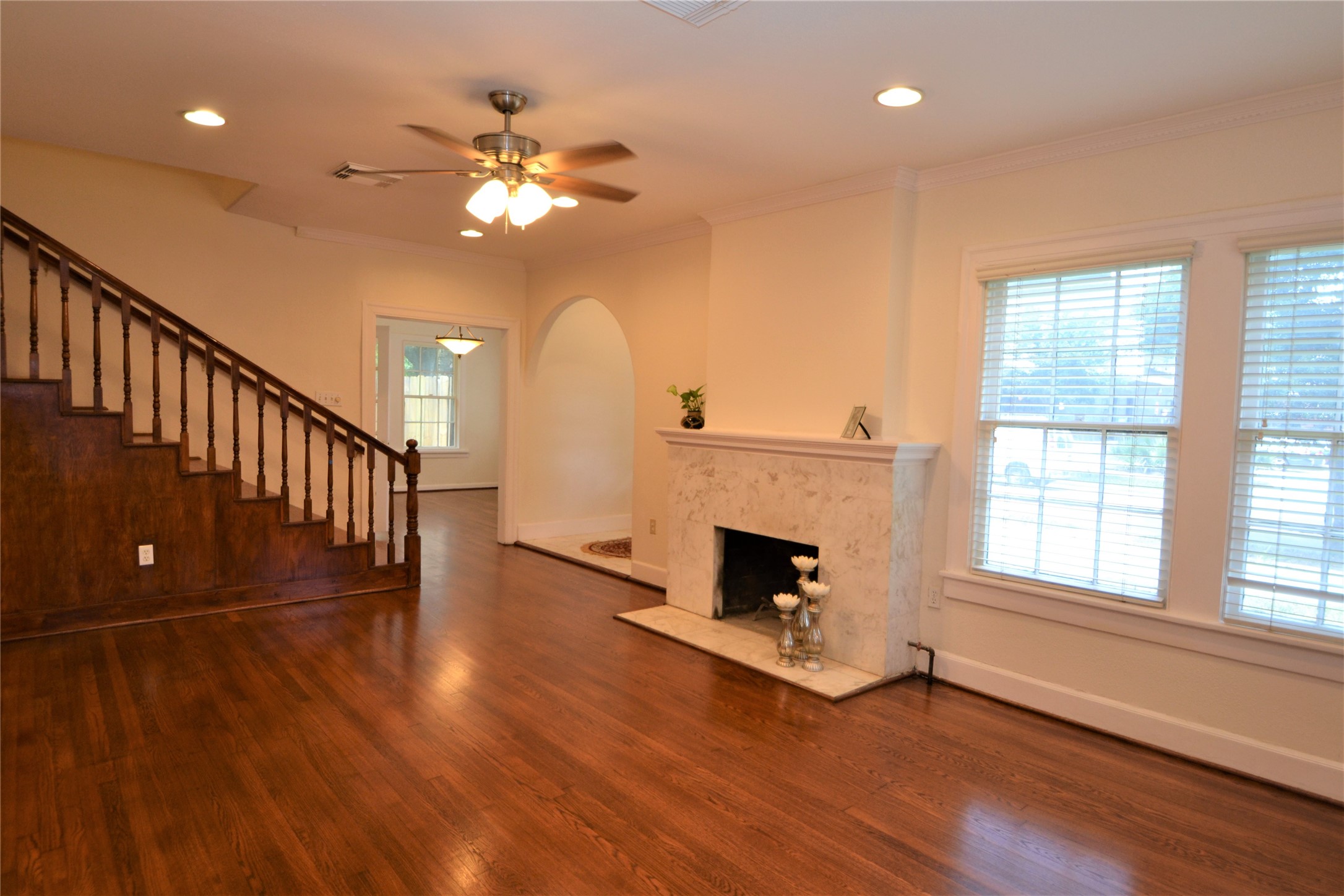 2135 Bissonnet Street Houston, TX 77005 - Photo 6 of 49 ABSOLOUTLY BEAUTIFULL HARDWOOD FLOOR.