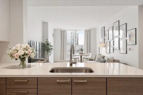 $1,089,000 | 1 Franklin Street, Unit 1602, Boston, MA 02110