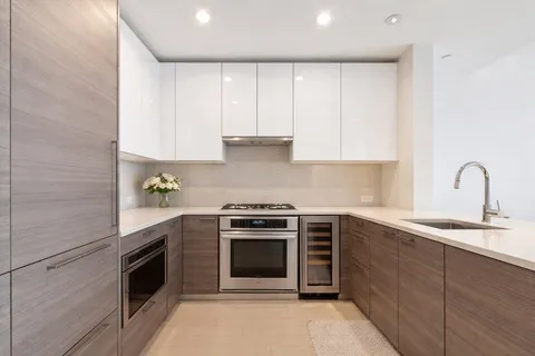 $1,089,000 | 1 Franklin Street, Unit 1602, Boston, MA 02110