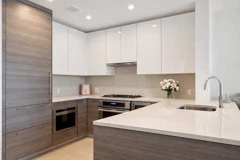 $1,089,000 | 1 Franklin Street, Unit 1602, Boston, MA 02110