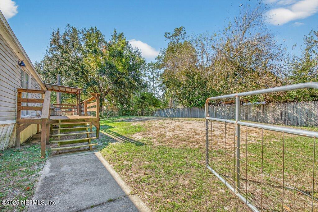 9899 Barber Loop Macclenny, FL 32063 - Photo 38 of 43 a view of outdoor space and deck
