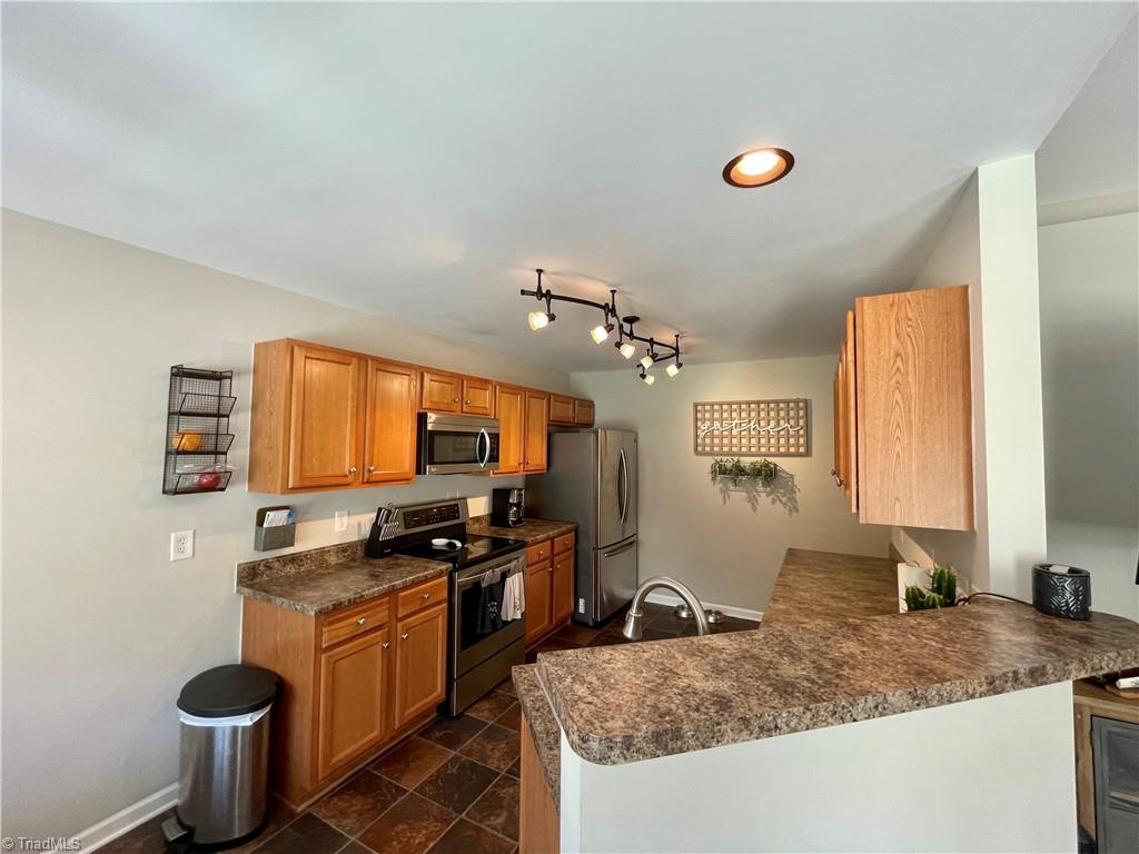 1152 Maple Ridge Drive Burlington, NC 27217 - Photo 11 of 25 Gallery Image 11