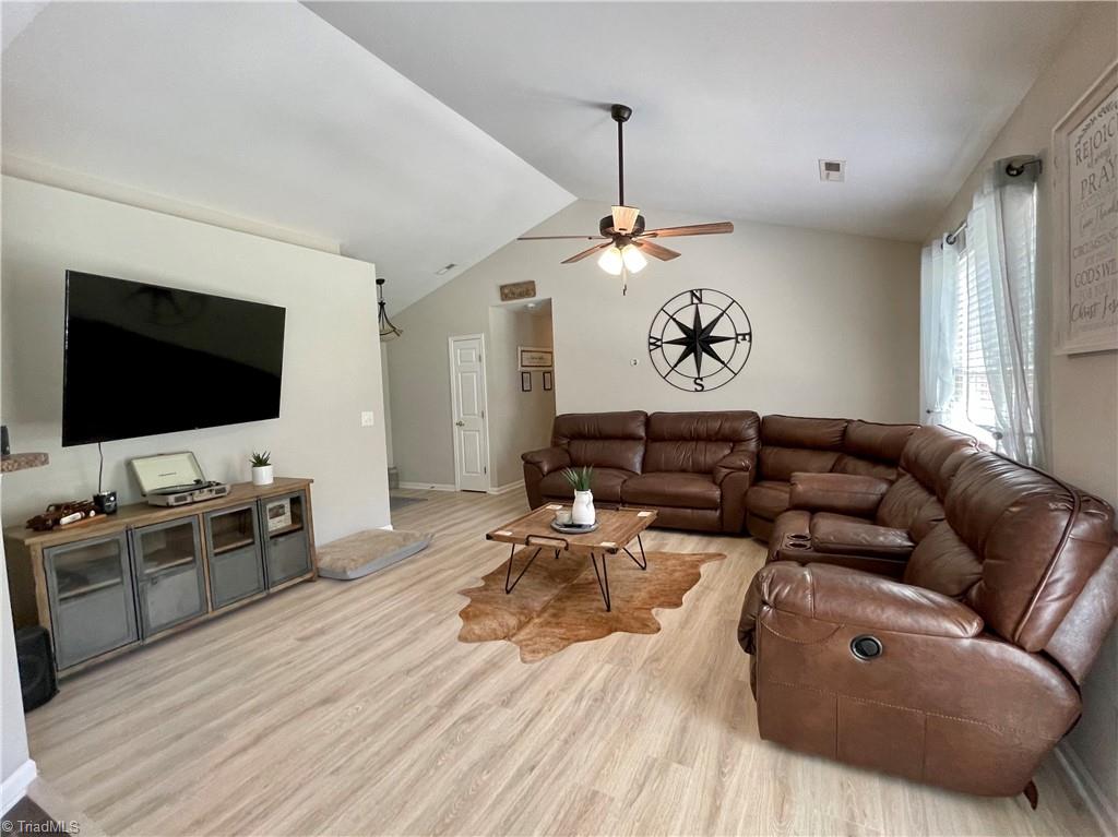 1152 Maple Ridge Drive Burlington, NC 27217 - Photo 4 of 25 Gallery Image 4