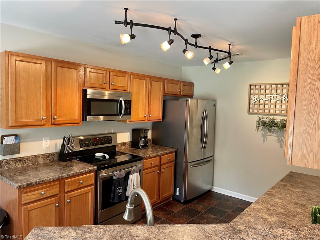 1152 Maple Ridge Drive Burlington, NC 27217 - Photo 9 of 25 Gallery Image 9