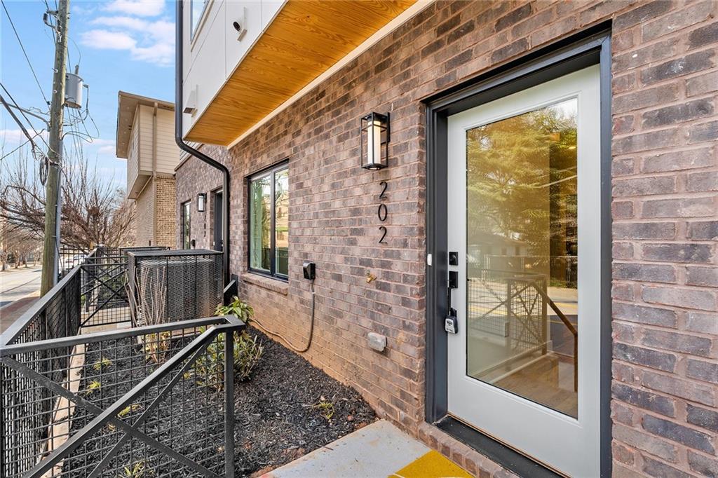 1237 Memorial Drive Southeast, Unit 403 Atlanta, GA 30316 - Photo 5 of 38 a house view with a outdoor space