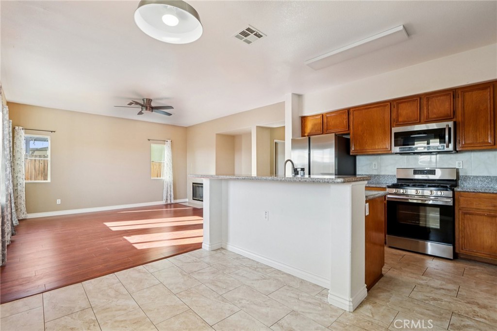 15015 Kitfox Lane Victorville, CA 92394 - Photo 19 of 49