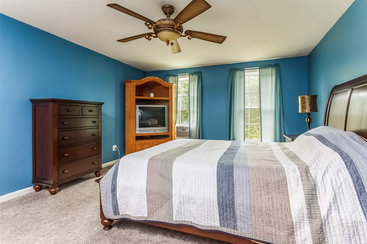 87 Griffin Road Deerfield, NH 03037 - Photo 18 of 40
