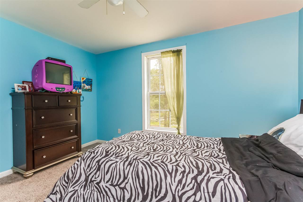 87 Griffin Road Deerfield, NH 03037 - Photo 24 of 40