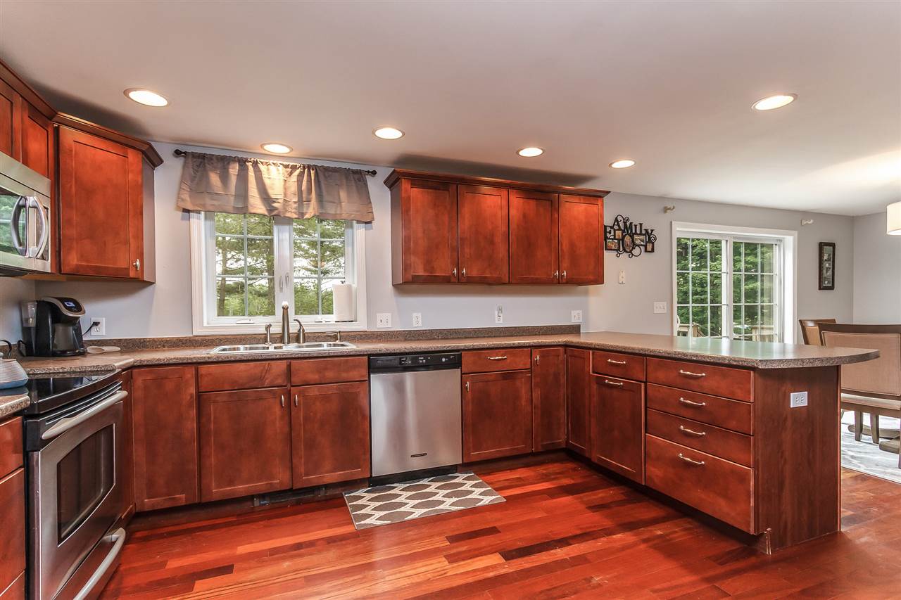 87 Griffin Road Deerfield, NH 03037 - Photo 4 of 40