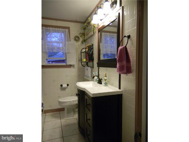 45 Morris Road New Castle, DE 19720 - Photo 15 of 23 Bathroom