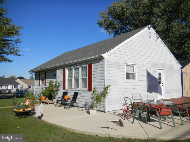 45 Morris Road New Castle, DE 19720 - Photo 3 of 23 Side Yard