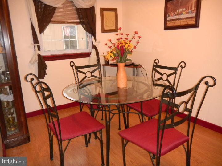45 Morris Road New Castle, DE 19720 - Photo 10 of 23 Dining Room