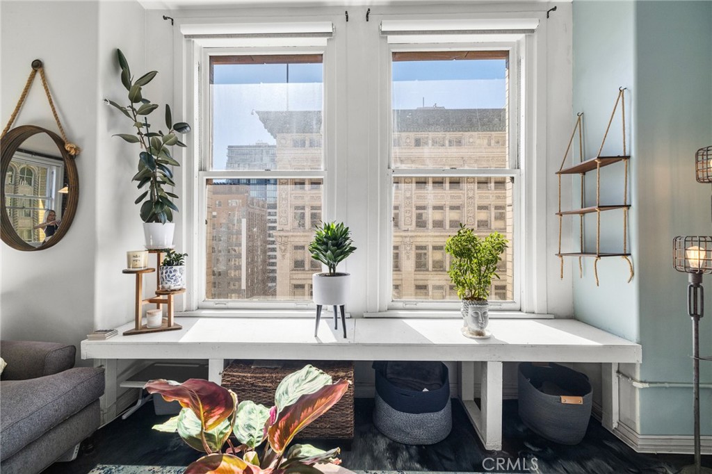 215 West 7th Street, Unit 1008 Los Angeles, CA 90014 - Photo 11 of 39 a dining room with furniture and window