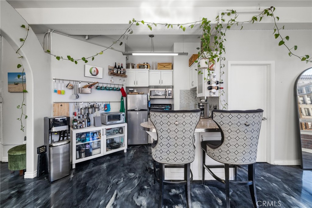 215 West 7th Street, Unit 1008 Los Angeles, CA 90014 - Photo 13 of 39 a dining room with furniture and wooden floor