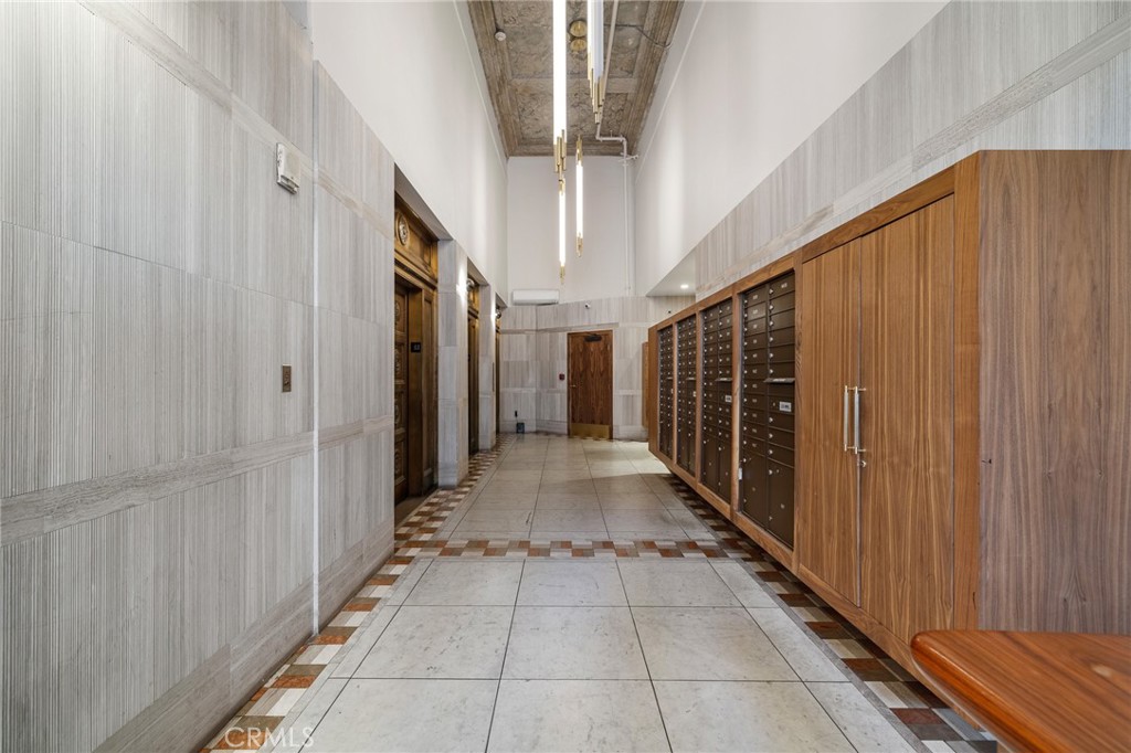 215 West 7th Street, Unit 1008 Los Angeles, CA 90014 - Photo 28 of 39 a view interior of the house