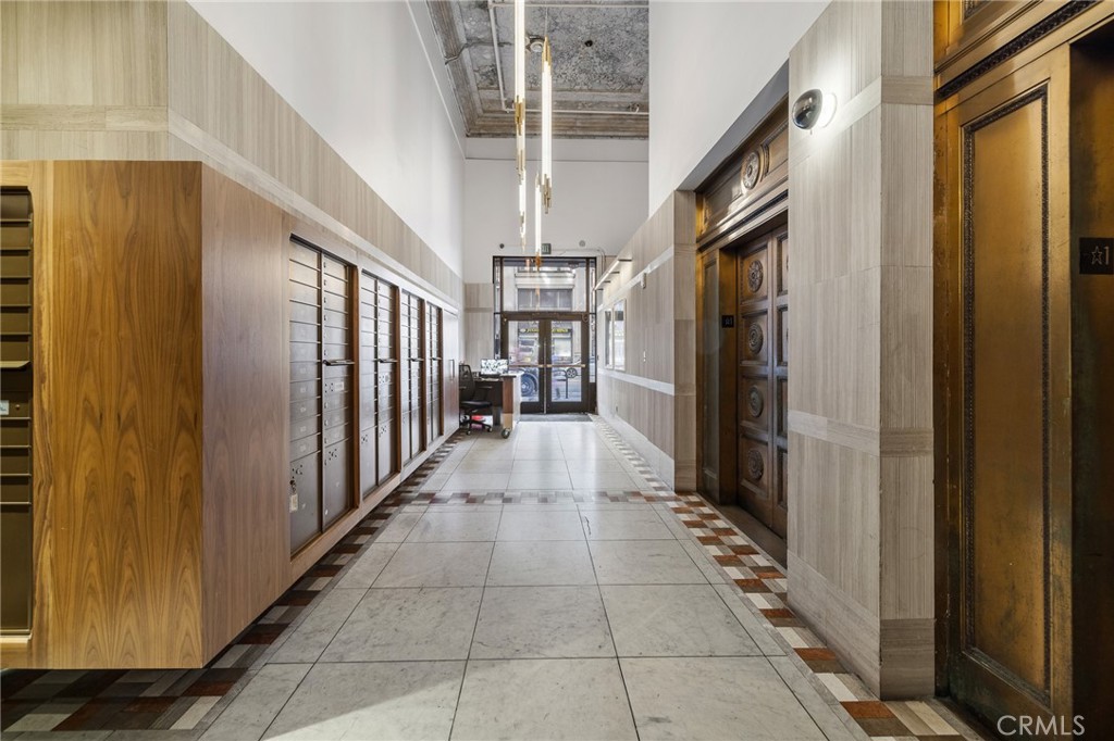 215 West 7th Street, Unit 1008 Los Angeles, CA 90014 - Photo 30 of 39 a view of entryway and hall with dining room