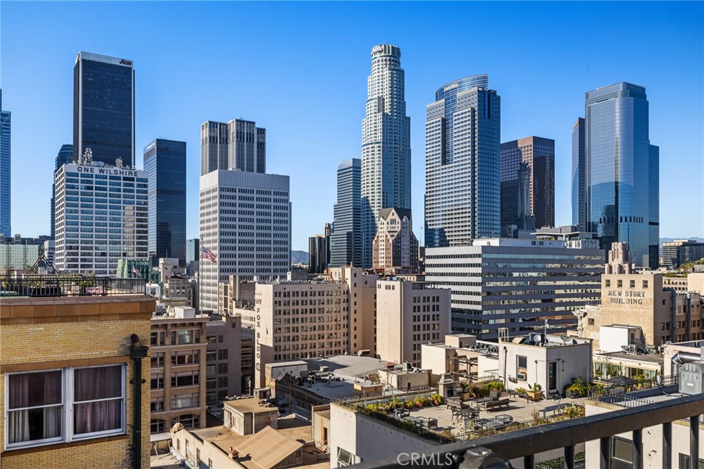215 West 7th Street, Unit 1008 Los Angeles, CA 90014 - Photo 34 of 39 a picture of city view