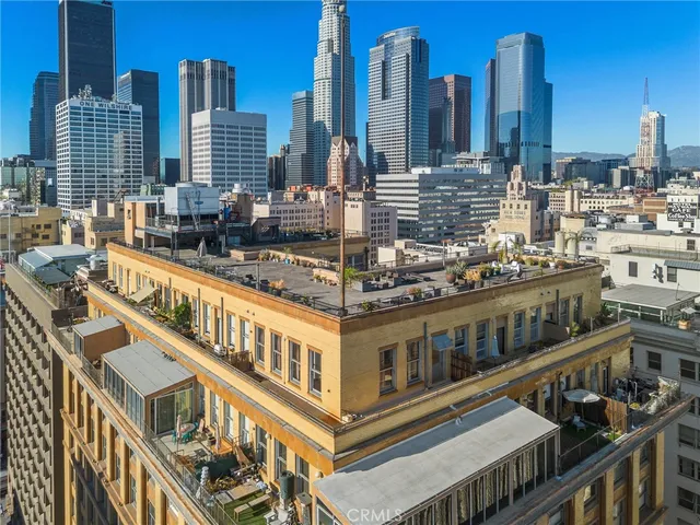 a large building with a lot of windows