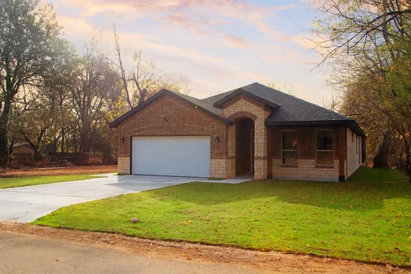 $279,999 | 1421 West Sherman Street, Paris, TX 75460