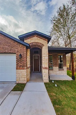 $279,999 | 1421 West Sherman Street, Paris, TX 75460