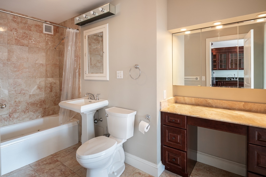85 East India Row, Unit 15E Boston, MA 02110 - Photo 15 of 20 a bathroom with a toilet a sink and a bathtub